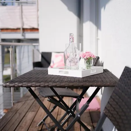 Falamingo Velden * וולדן אם וורתרסי